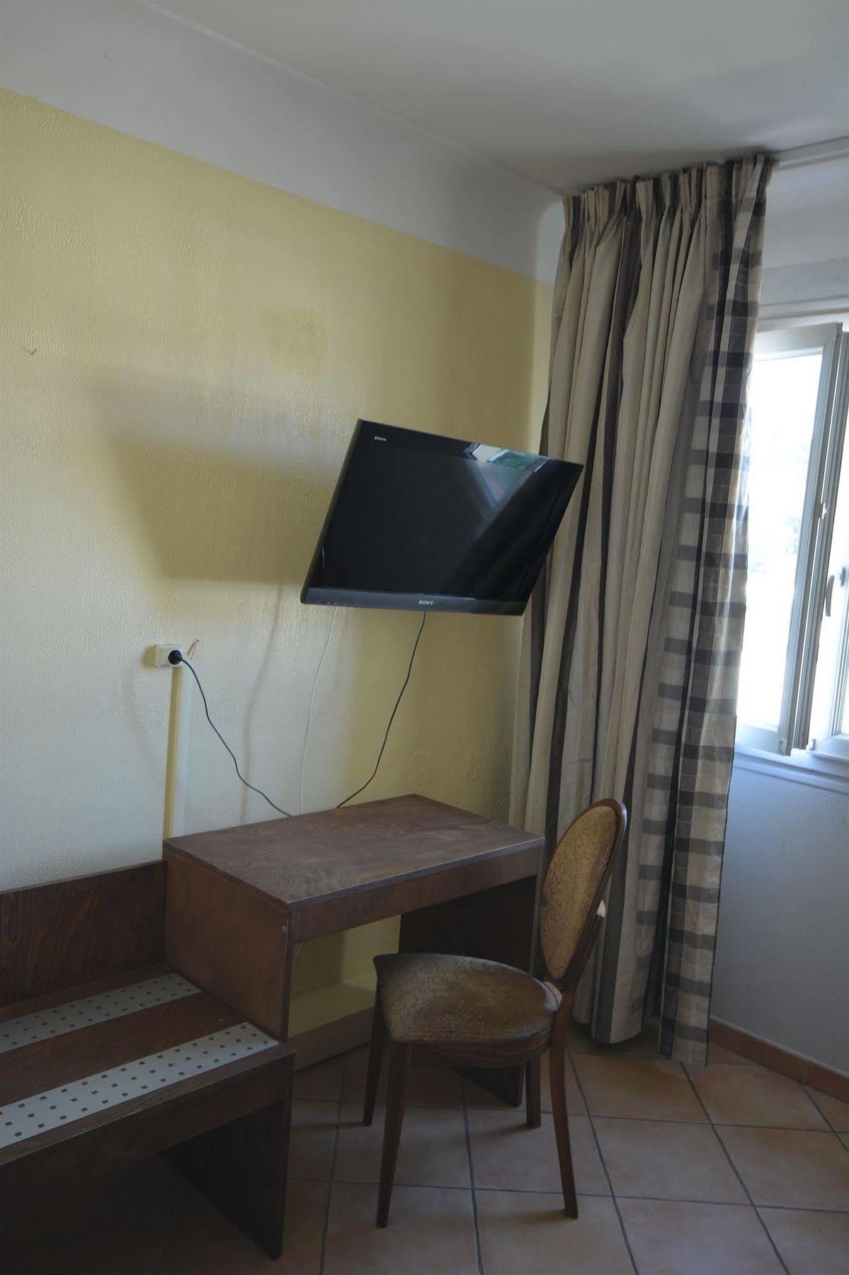 Albergo Hotel Saint-Laurent-du-Var 외부 사진