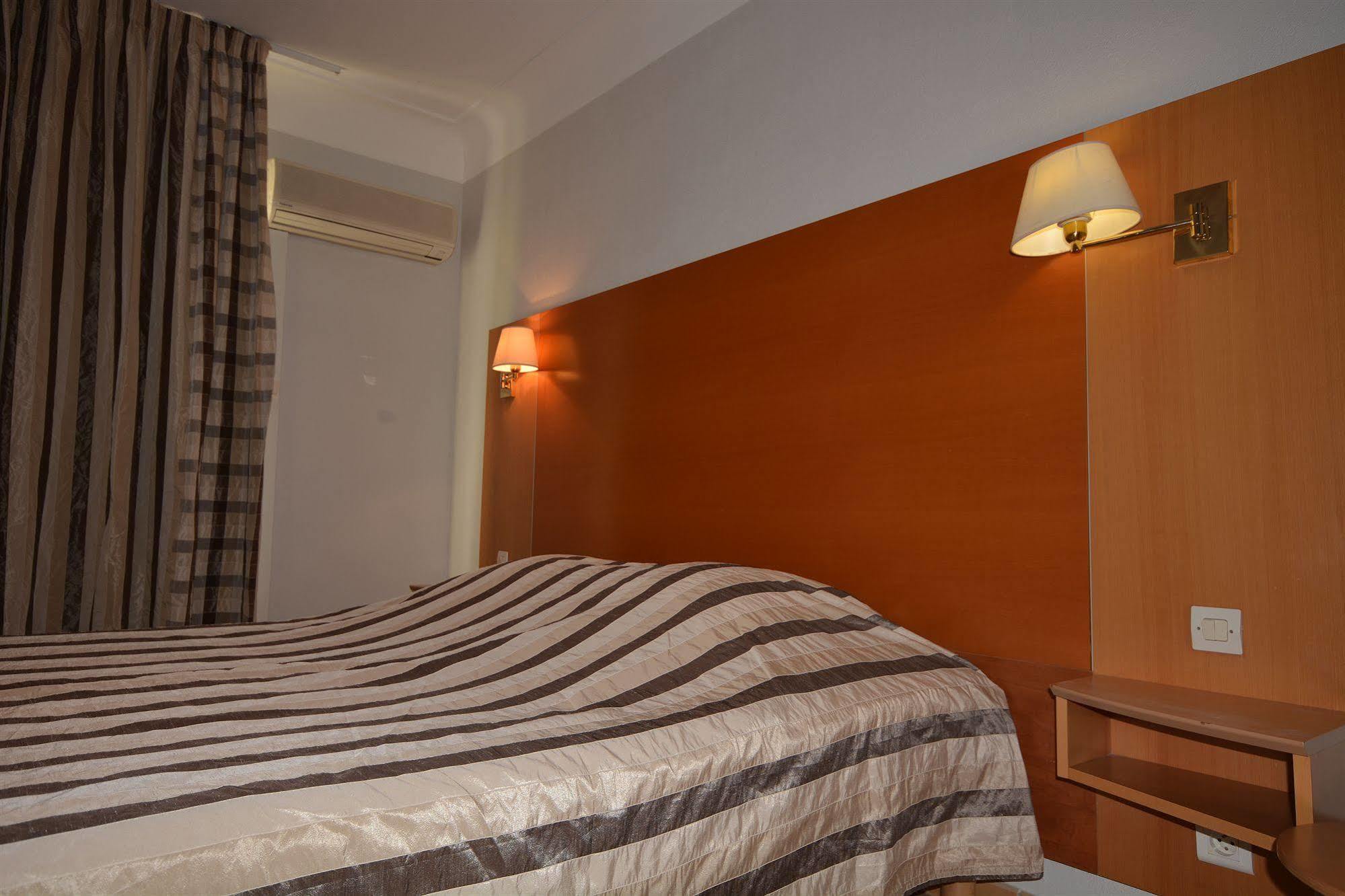 Albergo Hotel Saint-Laurent-du-Var 외부 사진